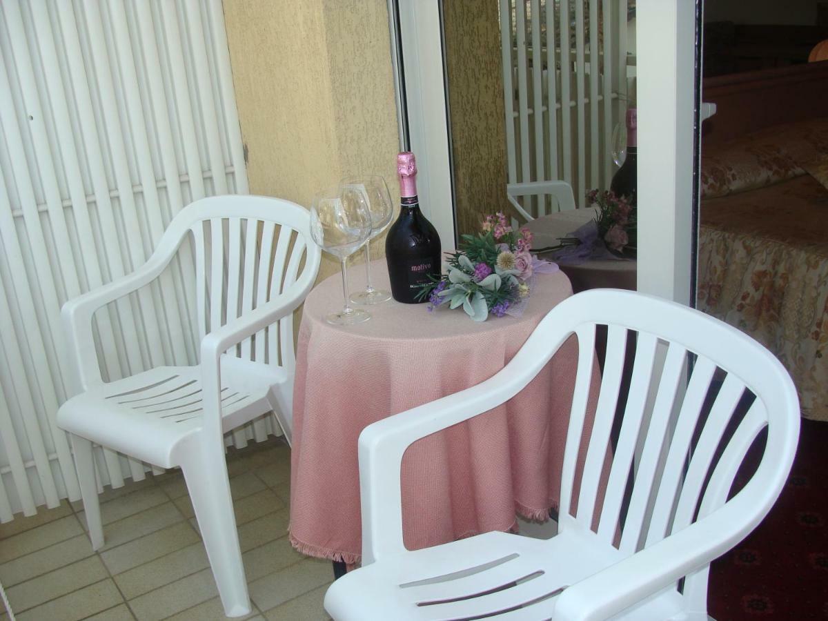 Hotel Villa Luisa Lignano Sabbiadoro Exterior photo